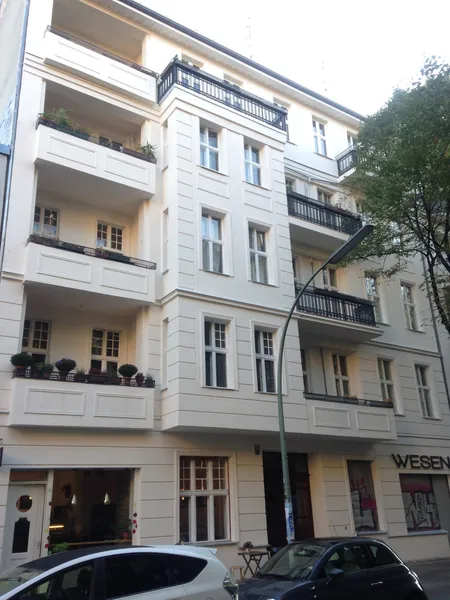 Schöne, gemütliche Erdgeschosswohnung! Tolle Lage in Neukölln!  EBK, Parkett — photo 1